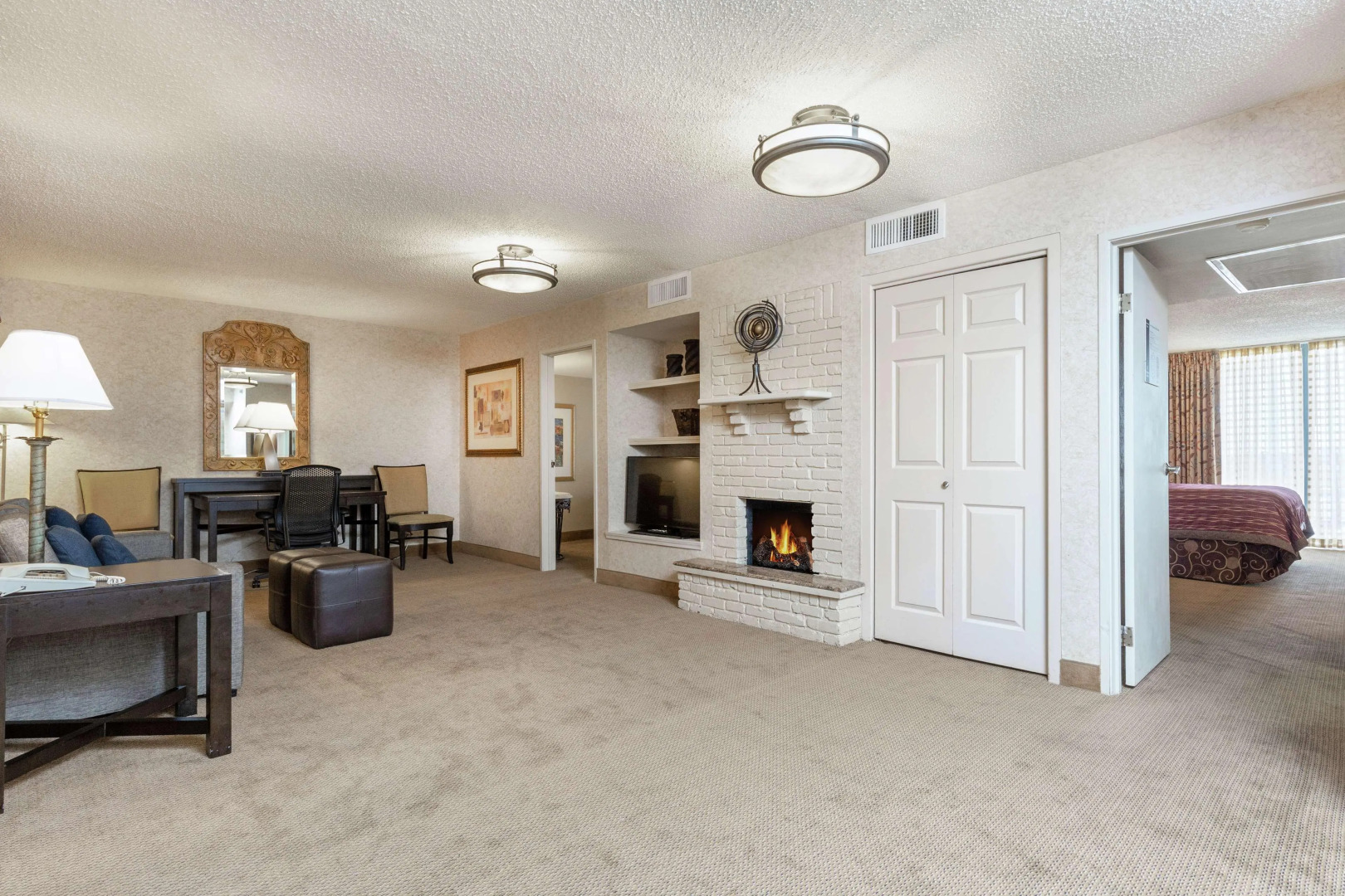 Embassy Suites Kansas City Plaza