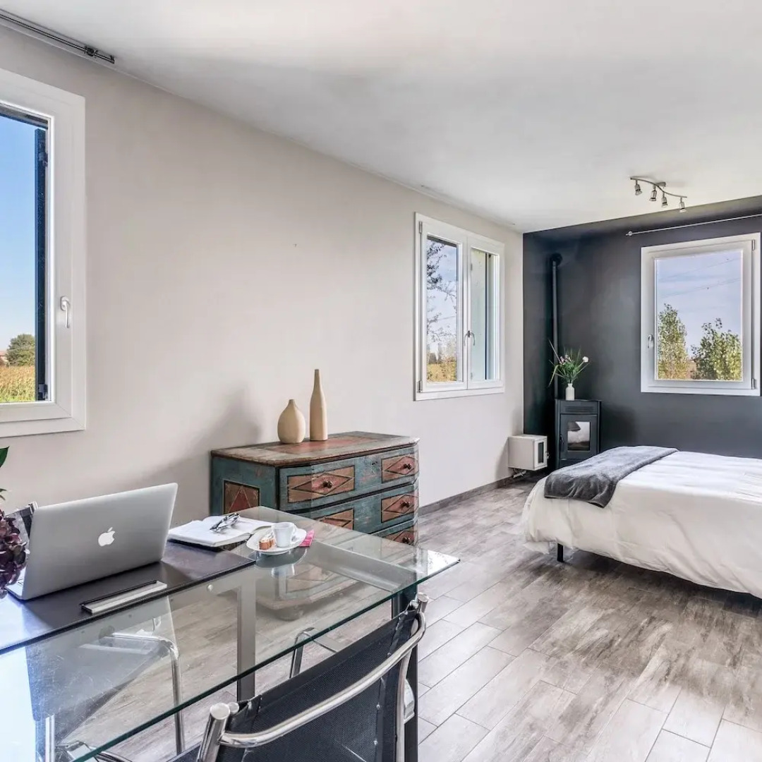 F Tale Country House