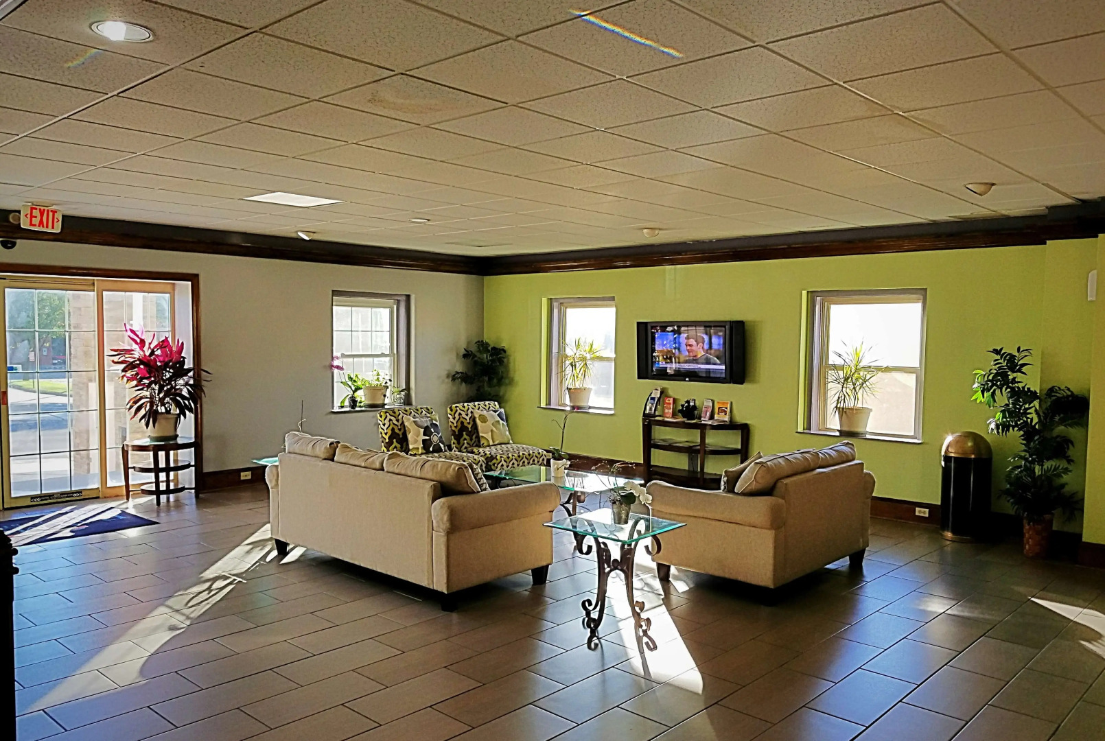 HomeTowne Studios by Red Roof Richmond, VA - W Broad St