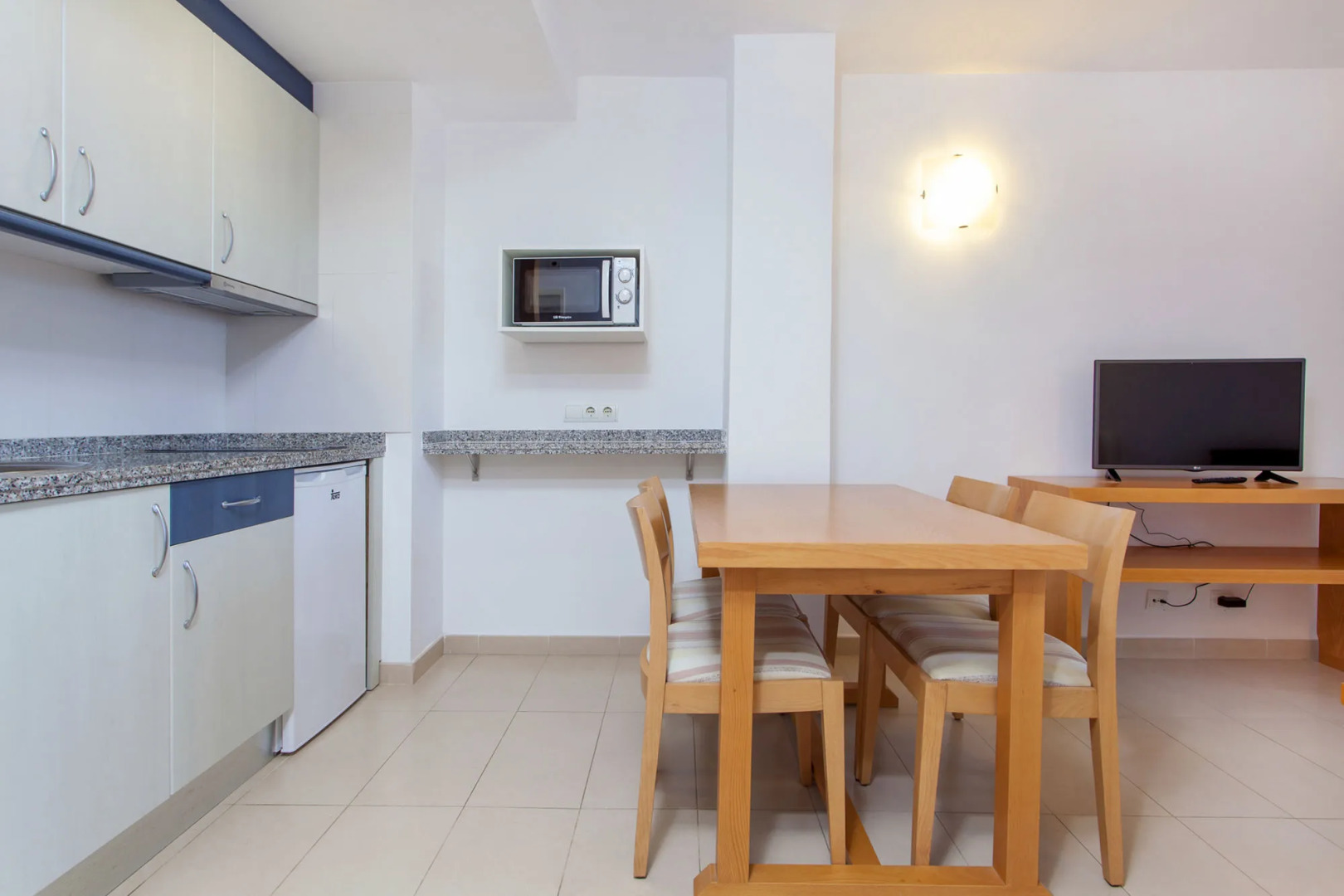 Apartamentos Mar y Playa