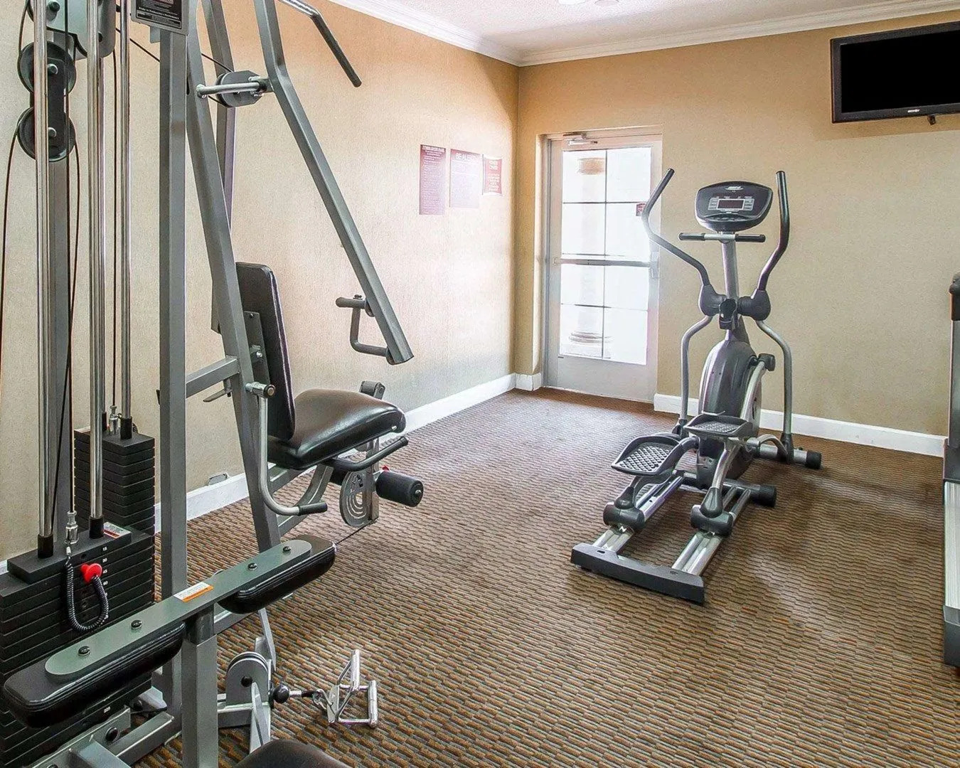 Econo Lodge Inn & Suites