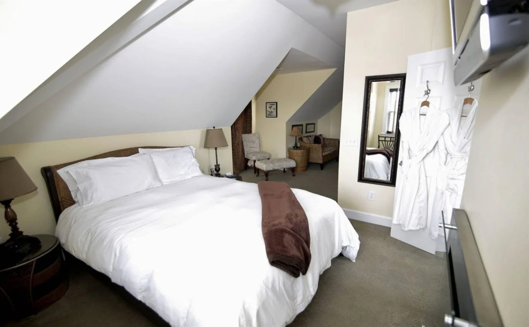 Water's Edge Inn - Adults Only