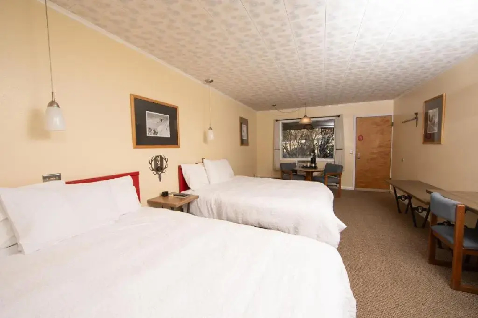 Yodeler Motel