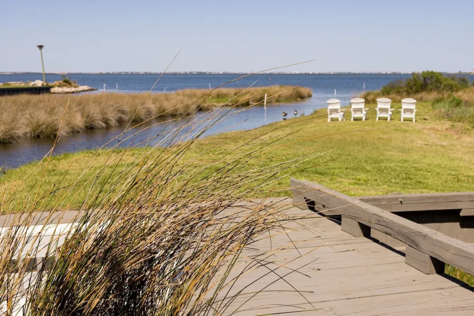 The Burrus House Inn Waterfront Suites