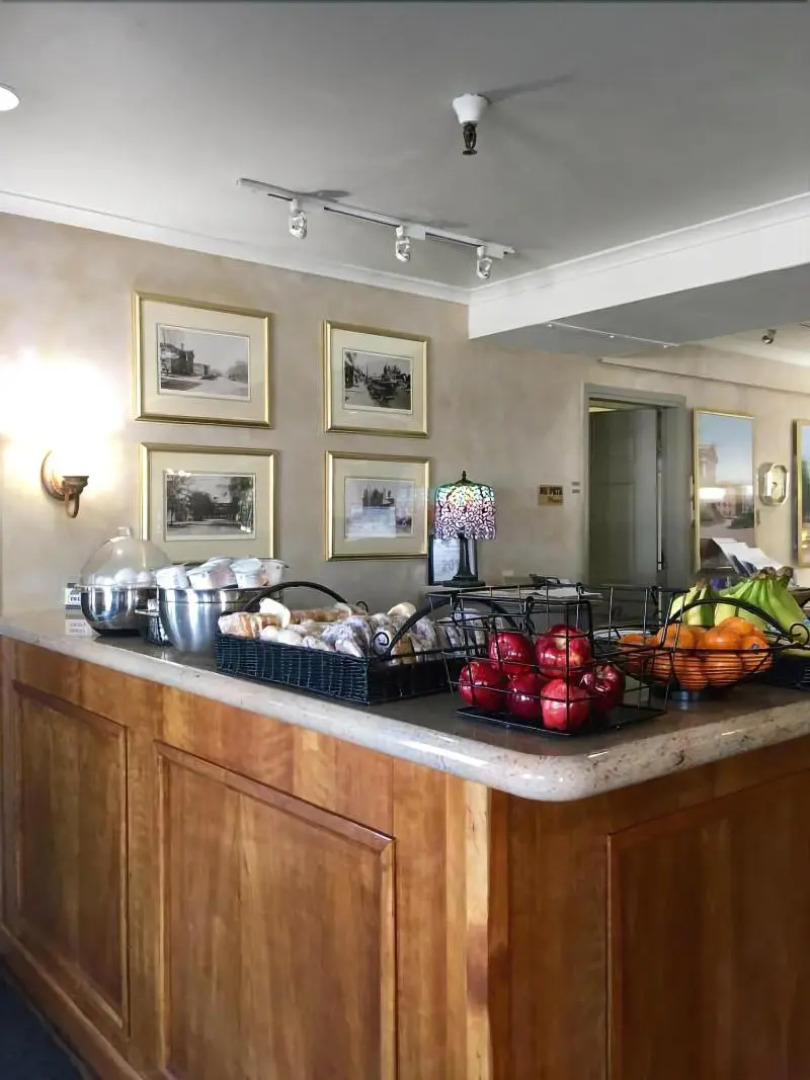 Hardman House Inn & Suites