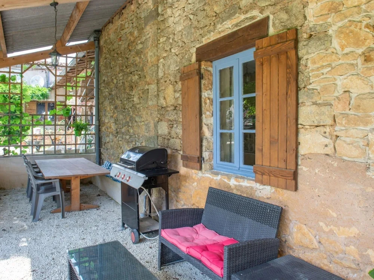 Secluded Holiday Home in Lacapelle-biron With Swimming Pool