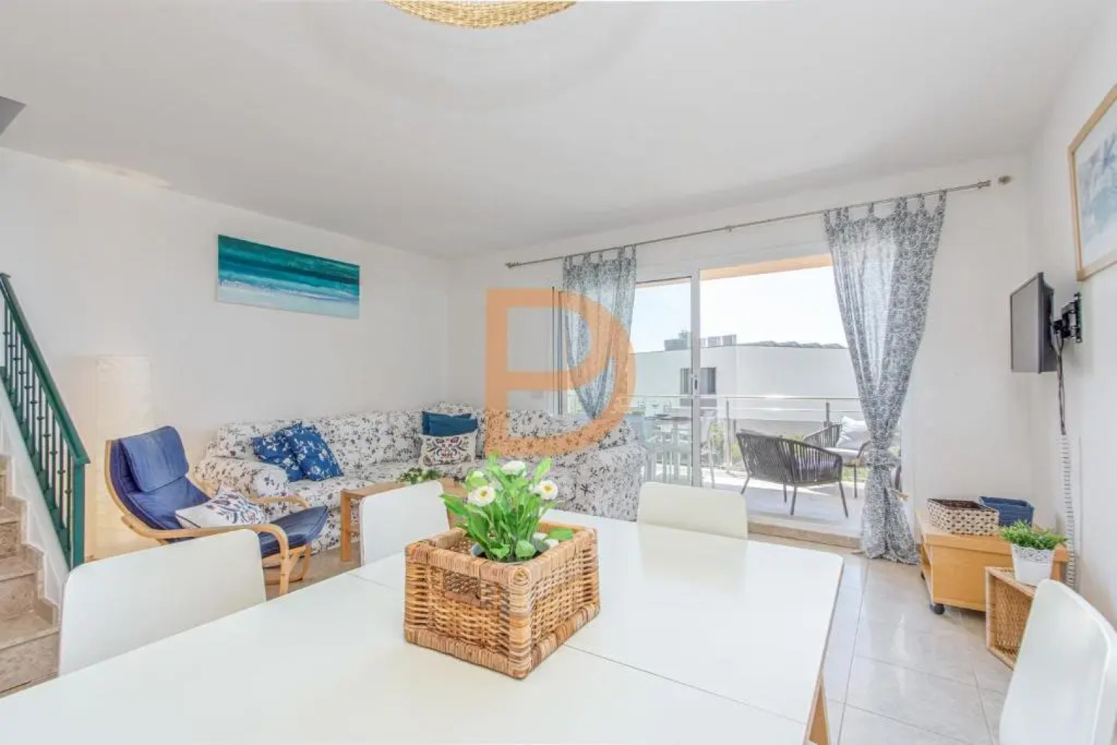 Beautiful apartment for 6 people with pool, parking and wifi - 10 minutes from the beach