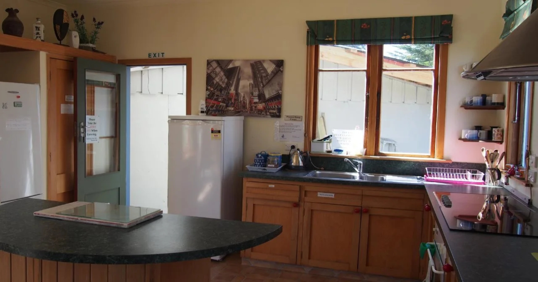 Surat Bay Lodge, Motel and Backpackers