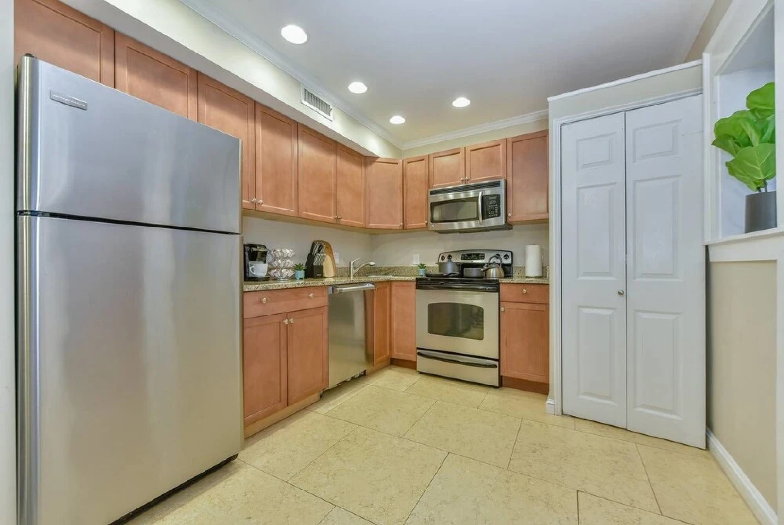 Spacious 1 BR Apt in Beacon Hill by Domio