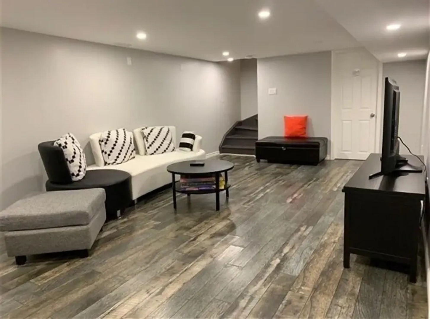 433 Kamaniskeg Lake 3 Bedroom Cottage