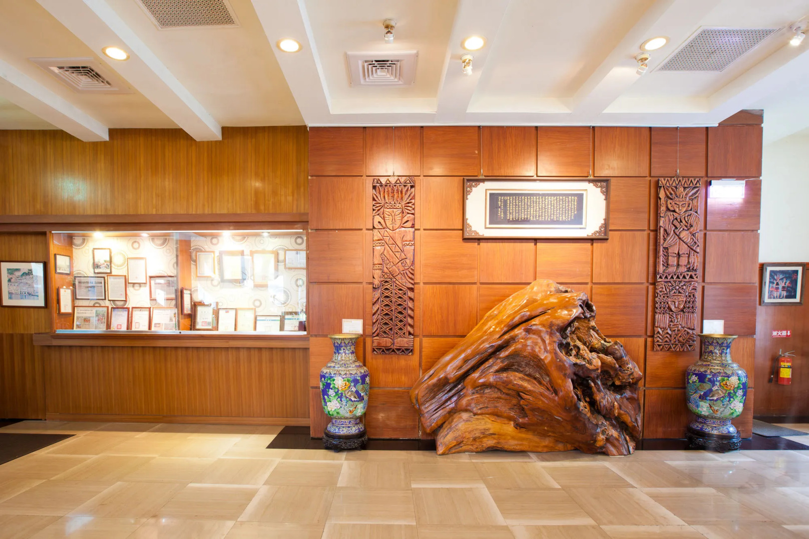 Lakeside Resort Hotel