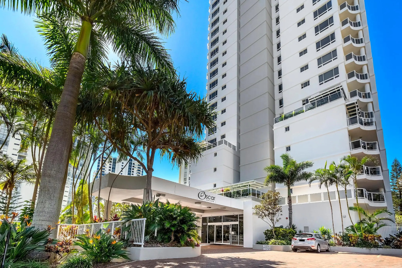 Oscar on Main Resort