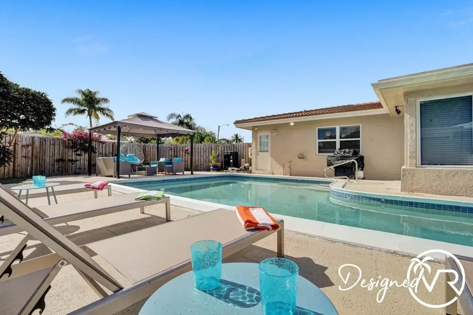 Chic 3BR w heated pool 1 mile to Beach