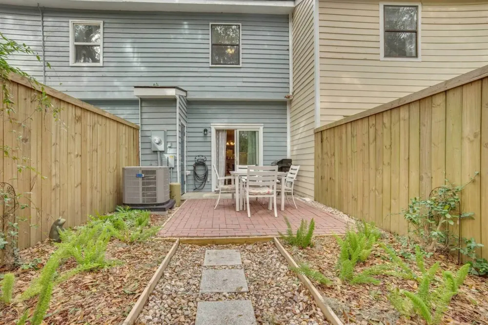 Beaufort Townhome w/ Patio, 3 Mi to Downtown!