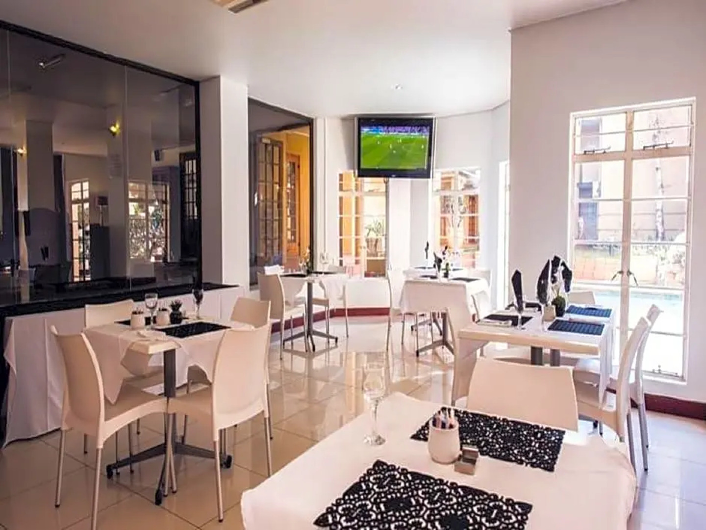 Airport Inn And Suites