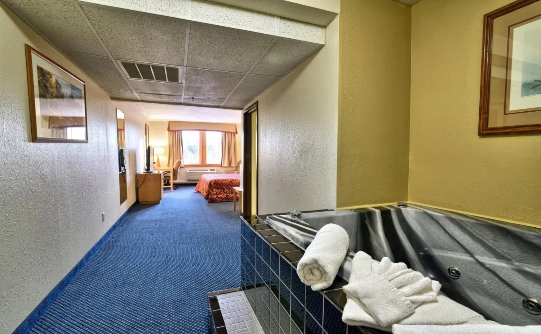 Katahdin Inn & Suites