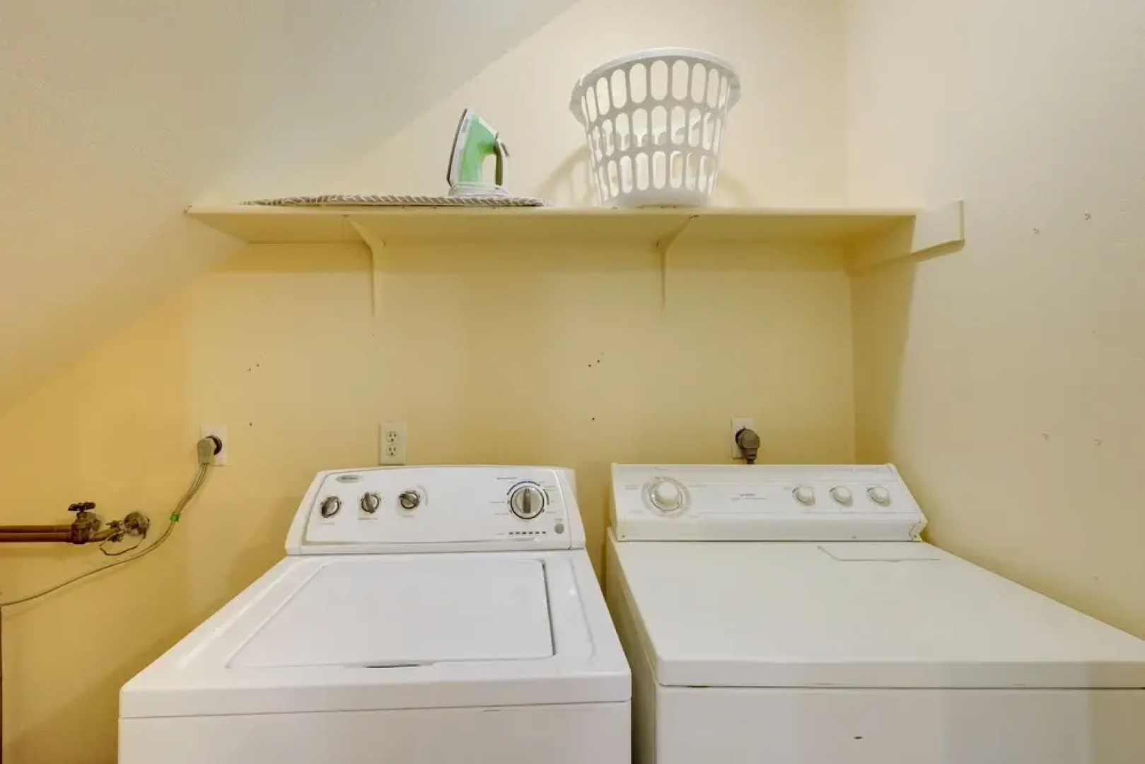~ 2 Blocks to Shops: Quaint Killeen Townhome!