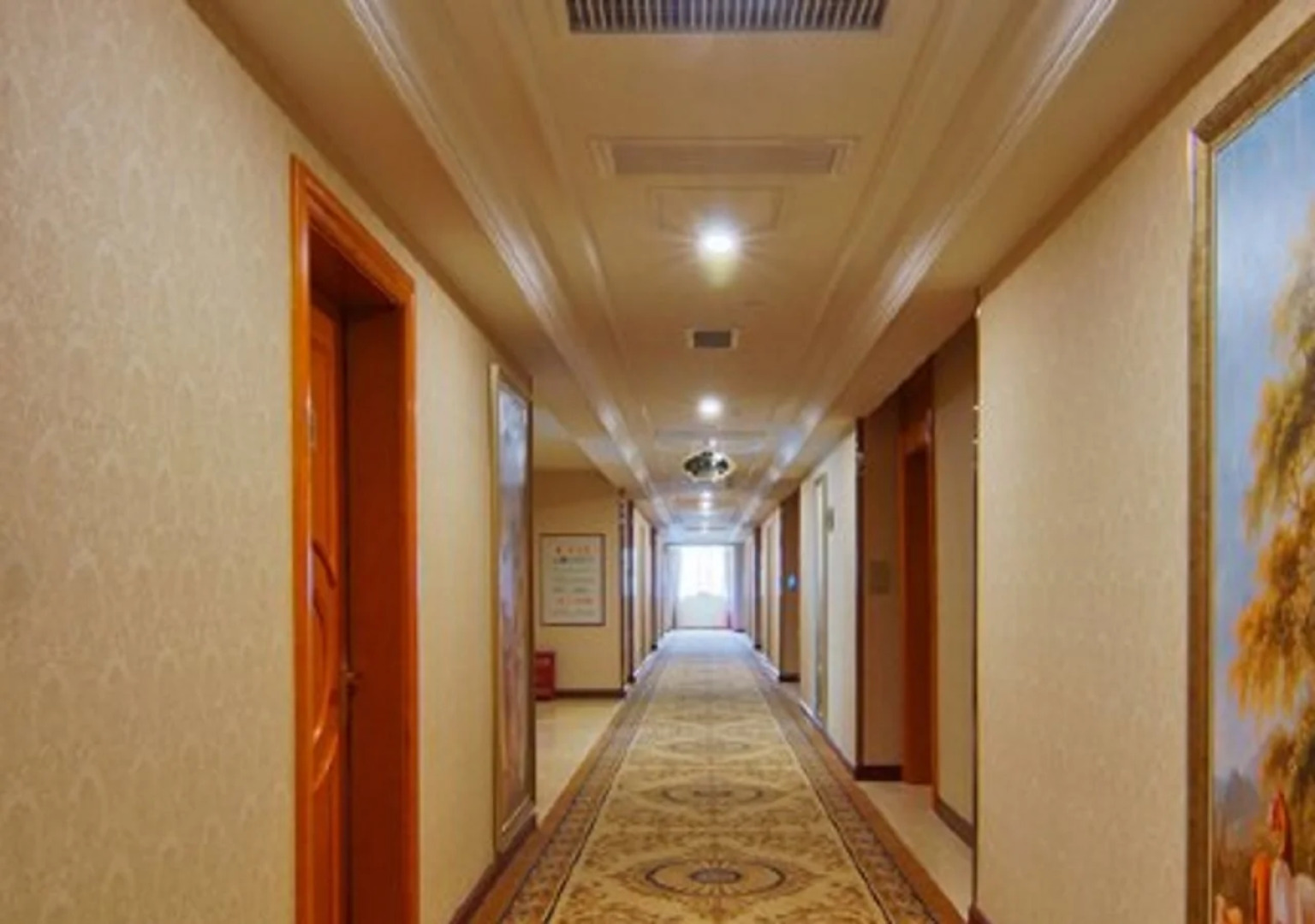 Vienna International Hotel Guigang Hecheng Road Branch