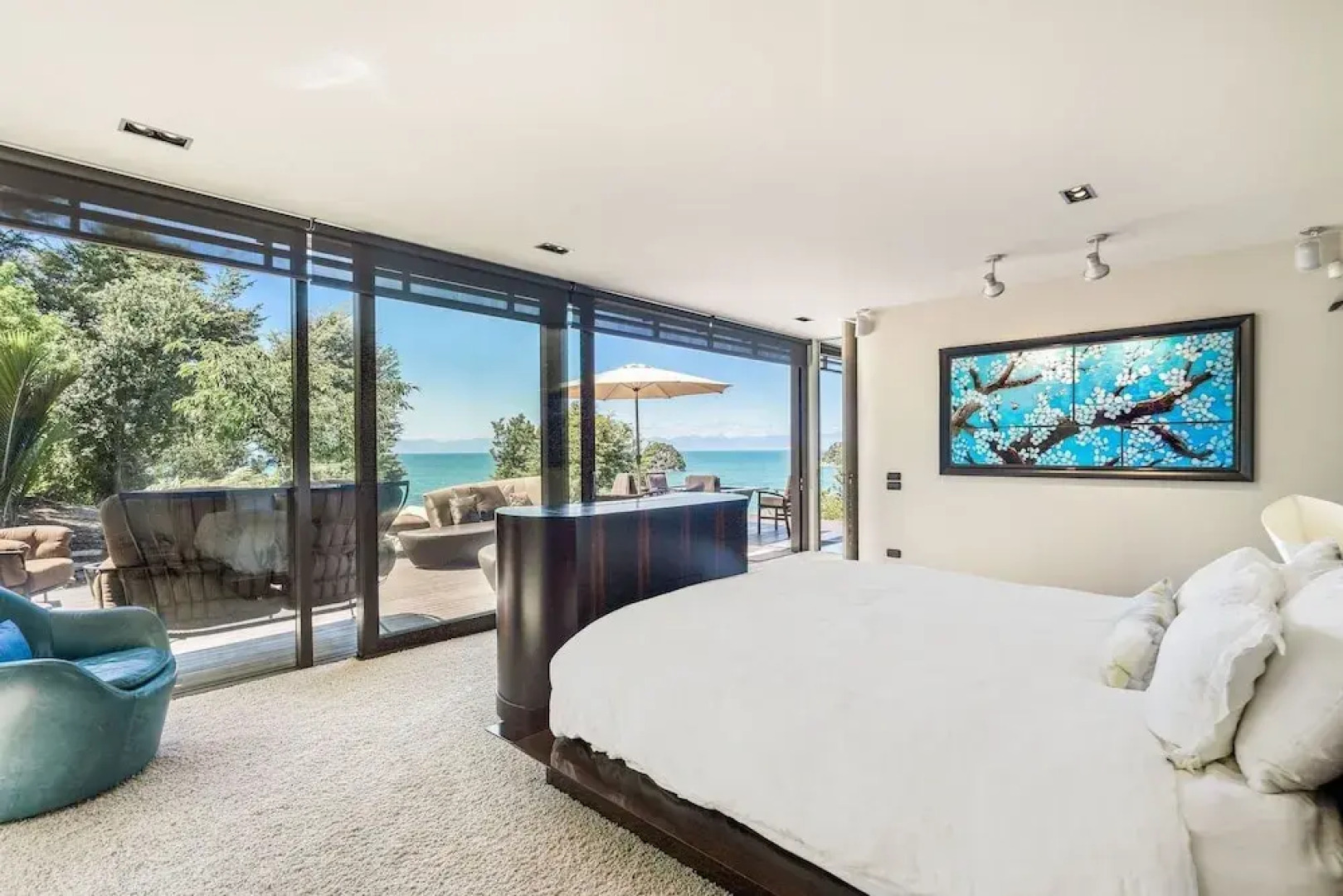 Fireplace Suite - Ocean Views & Beach