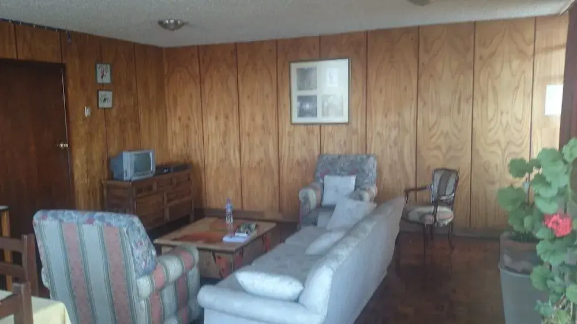 The Quito Guest House with Yellow Balconies