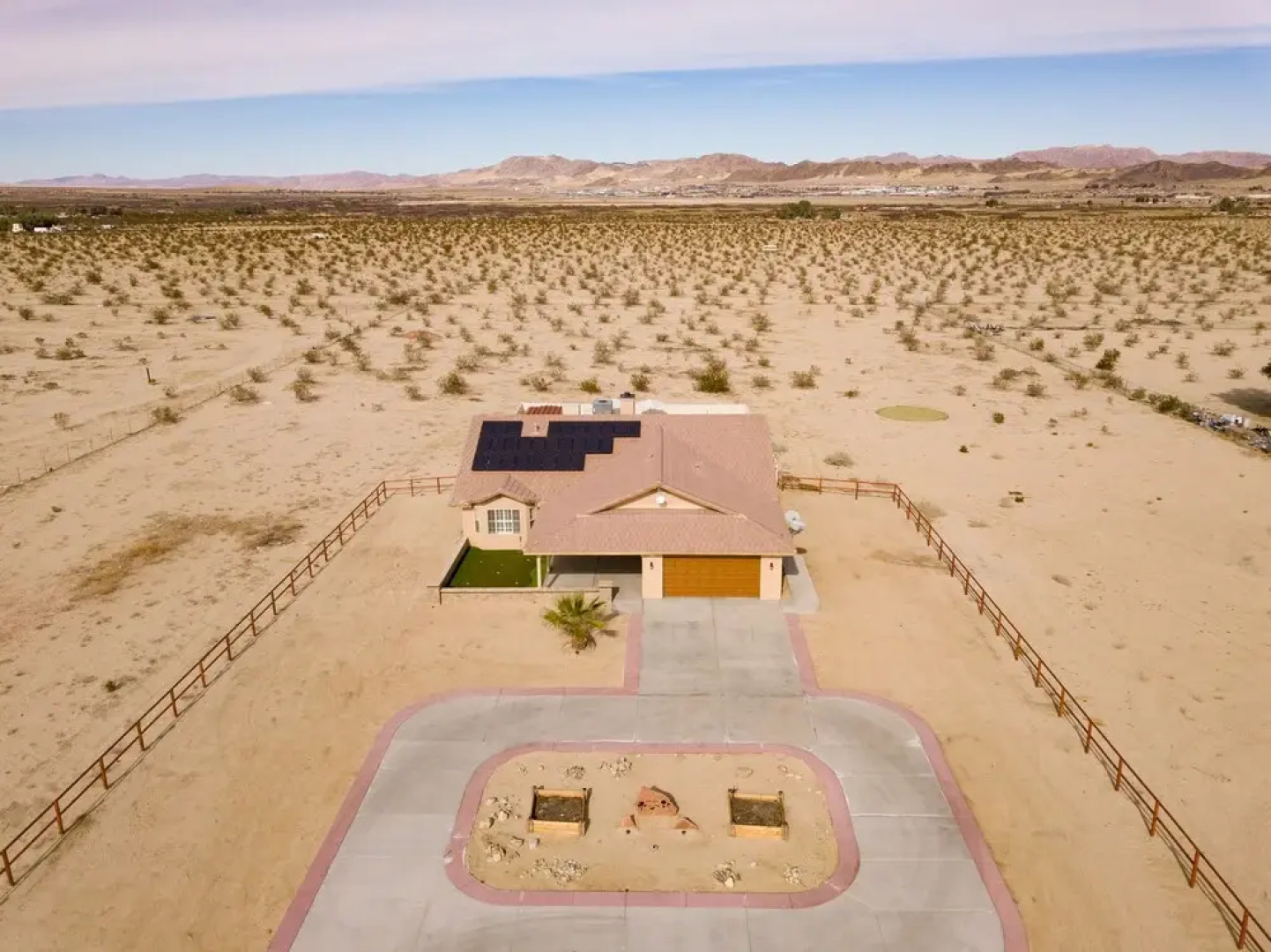 Salton by Avantstay Luxury Desert Estate w/ A Gorgeous Interior, Pool, Patio & Ping Pong!