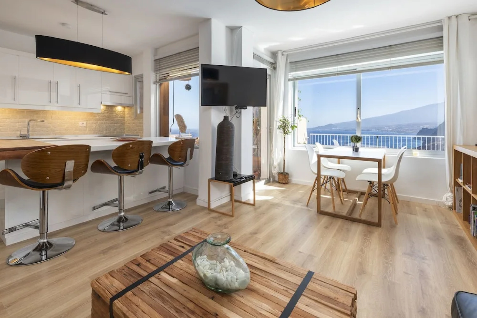 HomeLike Stunning Atlantic Views Apartment