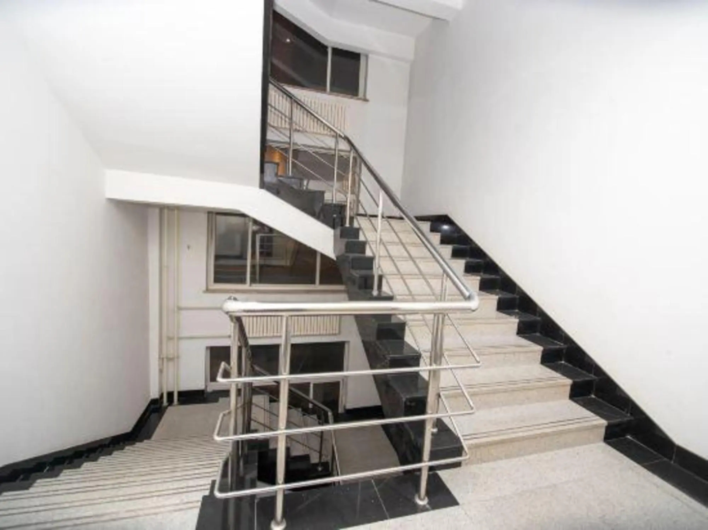 Dalian Yunzhong Zhixing Business Hotel