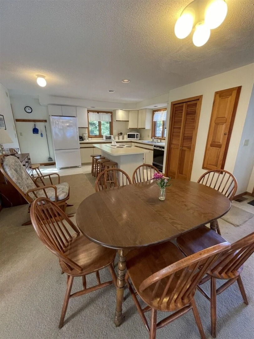 Martin Place Limit 6 2 Bedroom Cabin by RedAwning