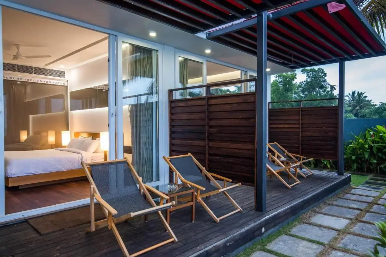 Rain Dance HouseBoat