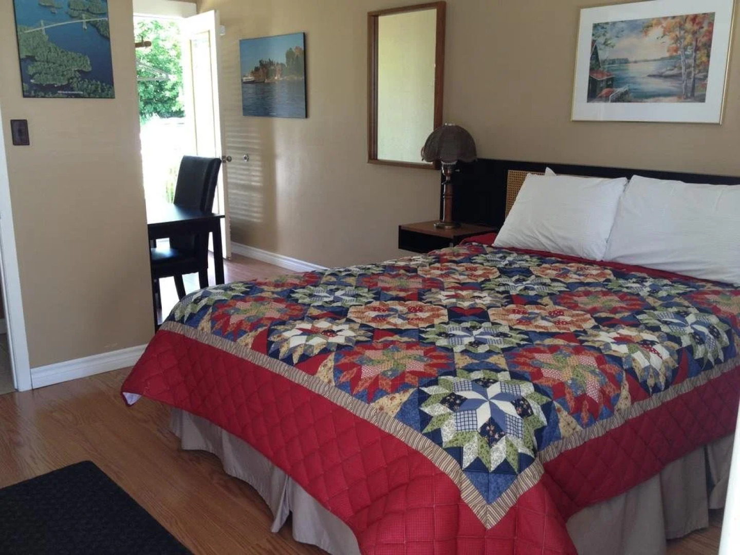 Boathouse Country Inn