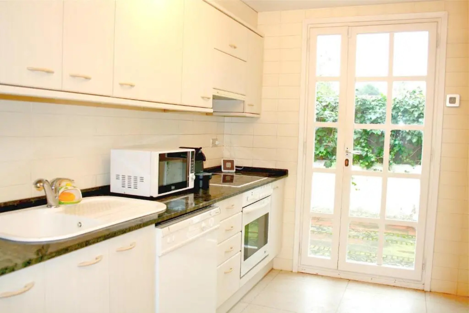 Cozy Marine Villa Next To The Beach