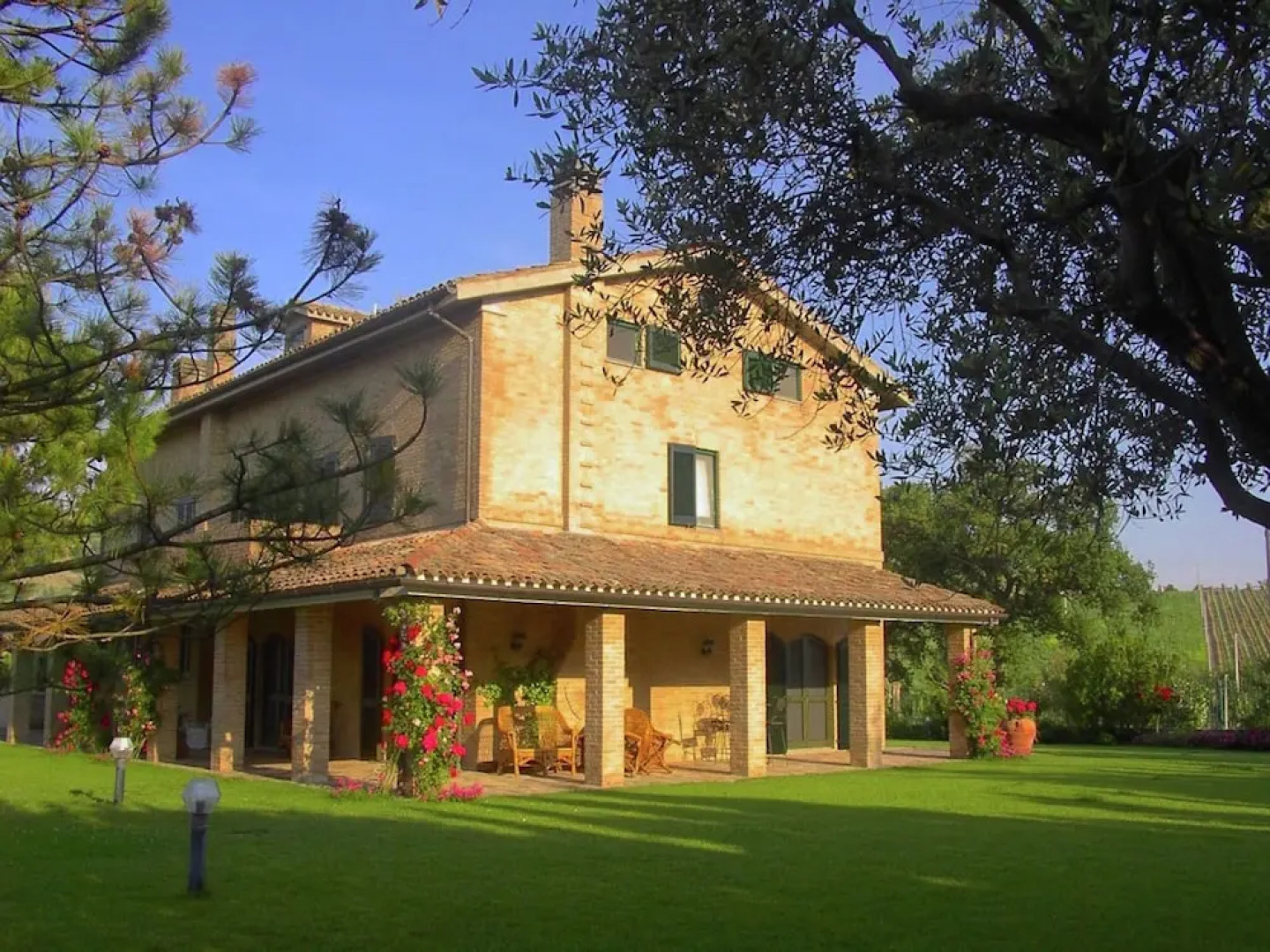 Luxurious Villa in Montelupone With Private Swimming Pool