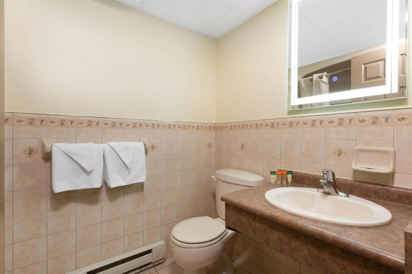 Super 8 by Wyndham Niagara Falls by the Falls