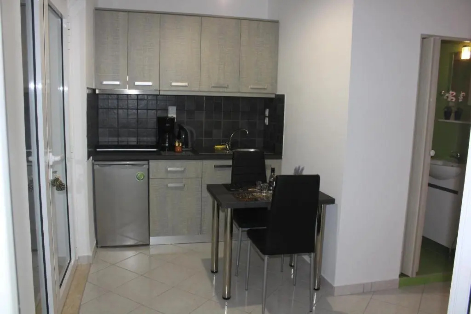 Aaron Studios Apartments