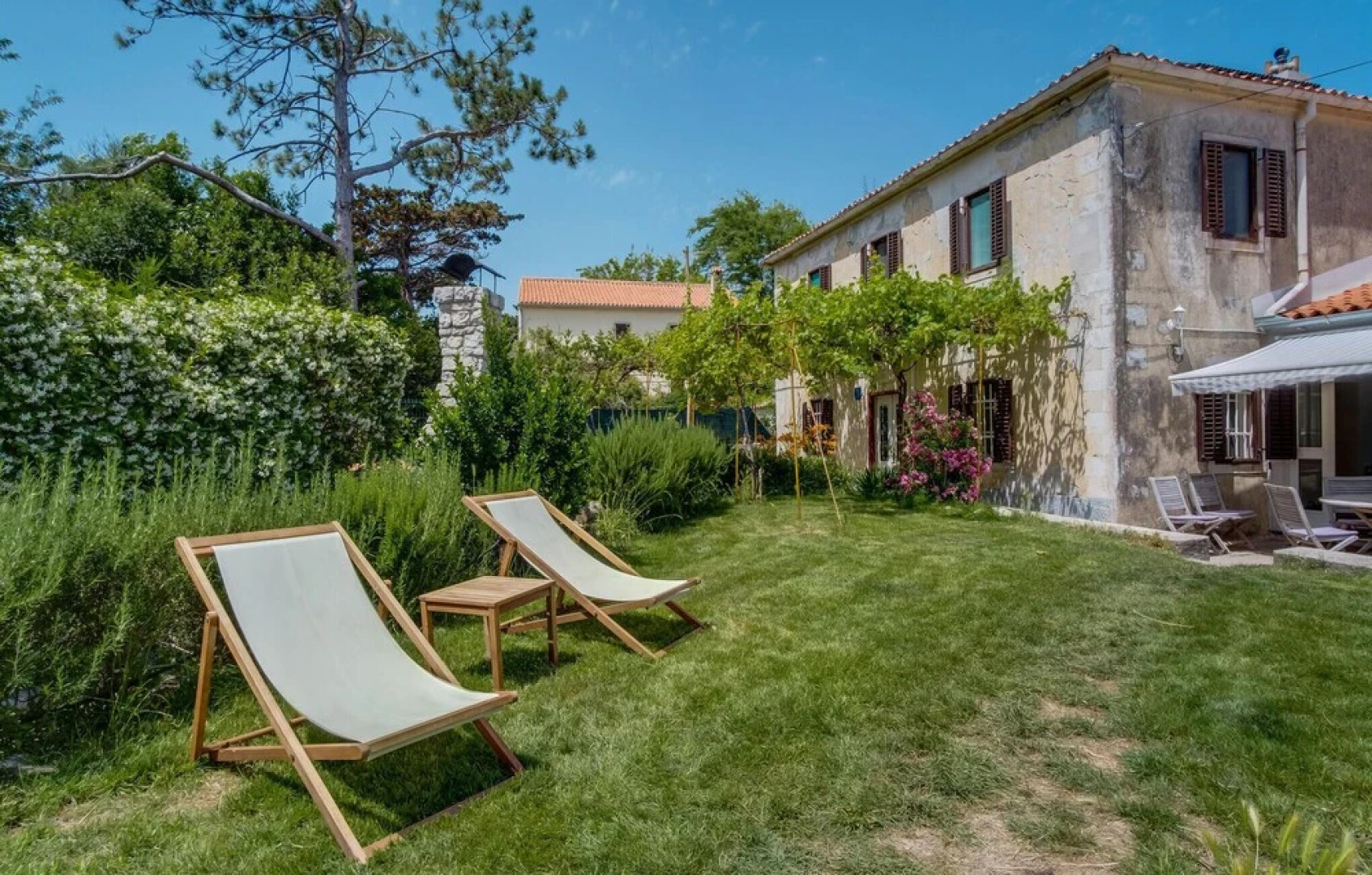 Amazing Home in Osor with Outdoor Swimming Pool, Hot Tub & 3 Bedrooms