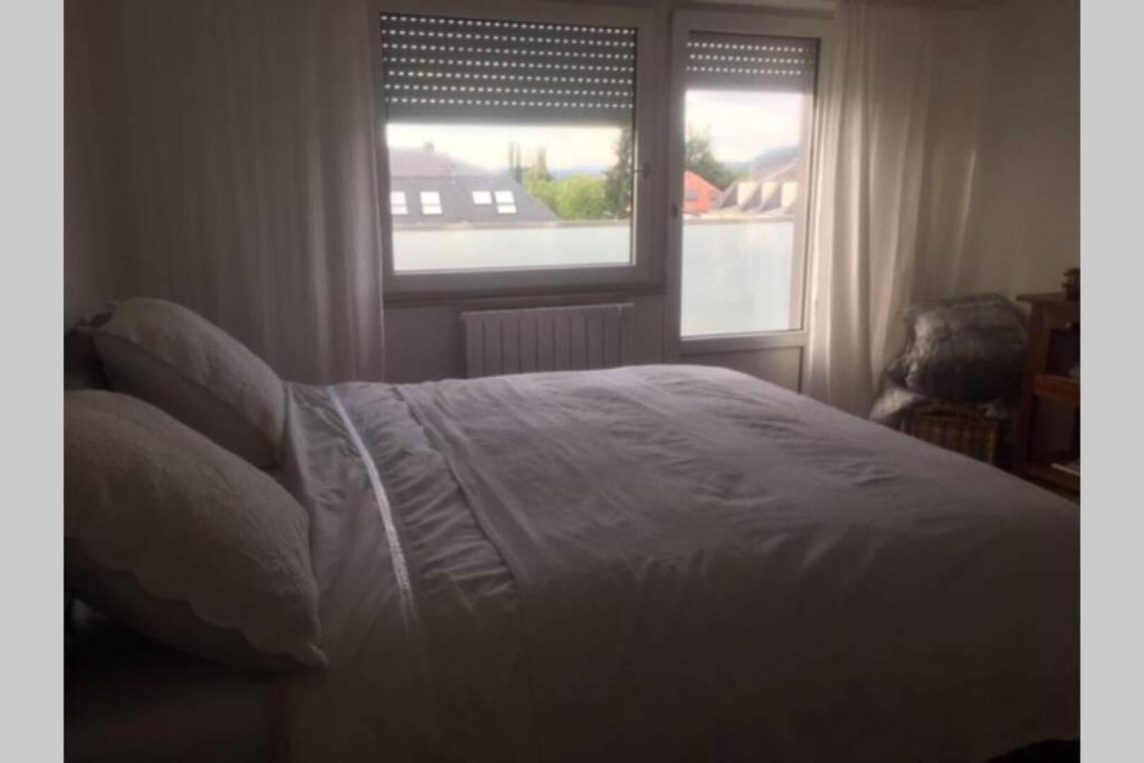 2 bedroom Penthouse with stunning view!