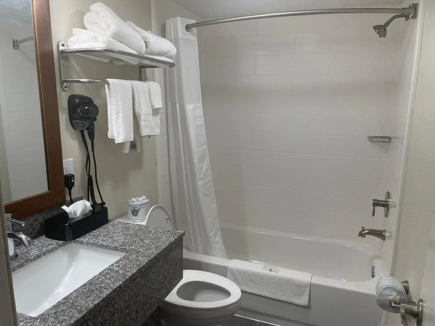 Quality Inn & Suites Spring Lake - Fayetteville Near Fort Liberty
