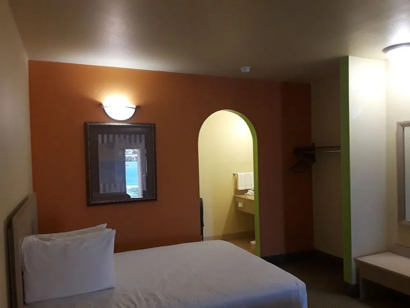 Sunbridge Inn & Suites