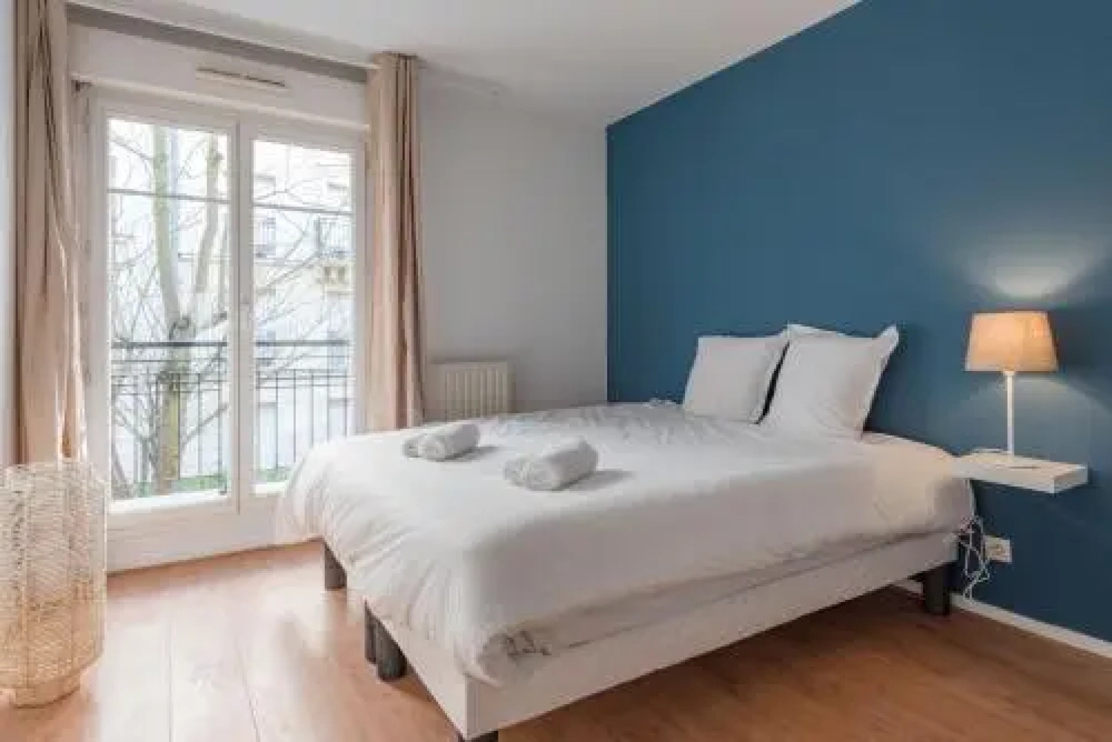 Standing apartment in Disneyland BMYGUEST