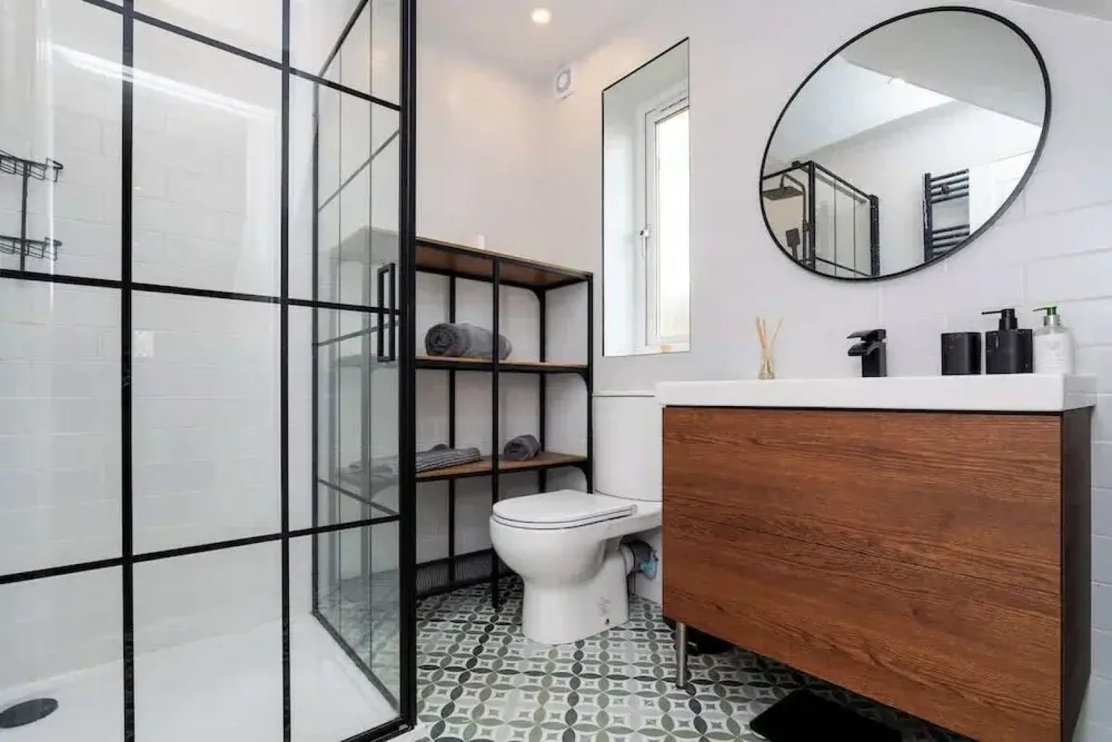 3 Bed House-free Parking