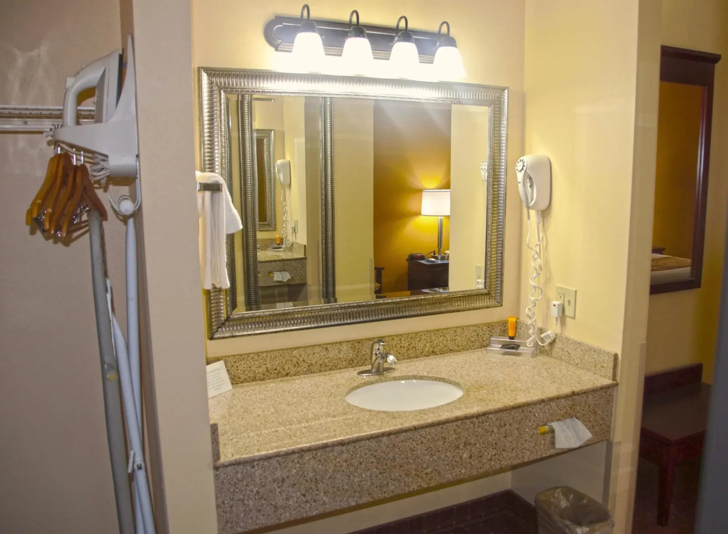 Americas Best Value Inn St. Robert