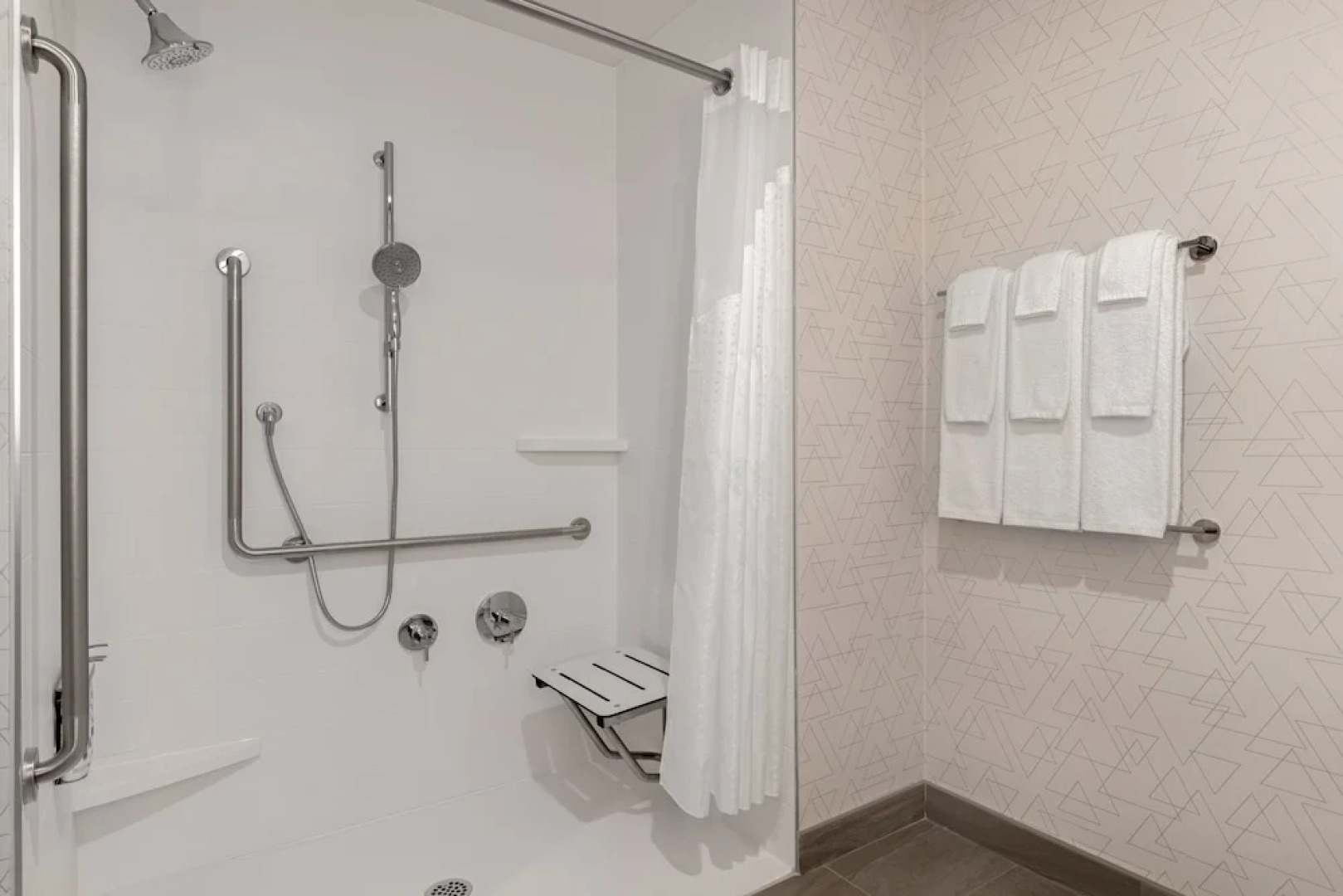 Holiday Inn Express & Suites St.Thomas by IHG