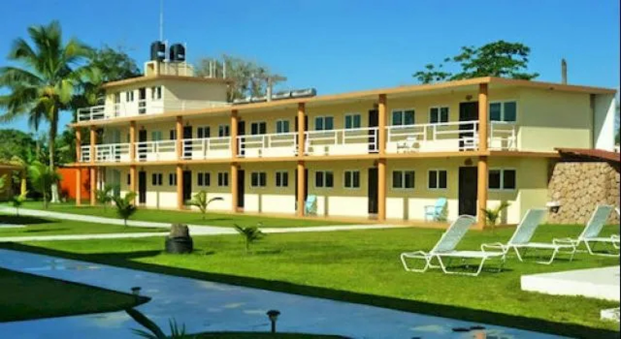 Hotel La Roca Natural