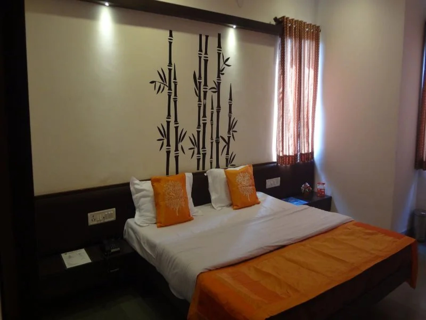 SNP House Airport Hotel & Restaurant