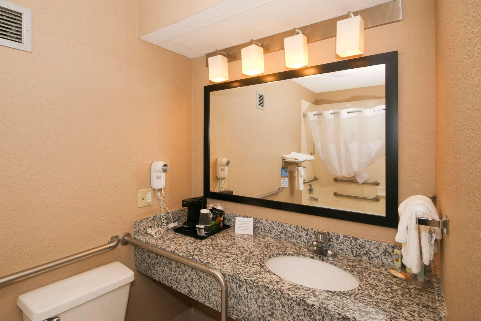 Quality Inn Clinton - Laurens I-26