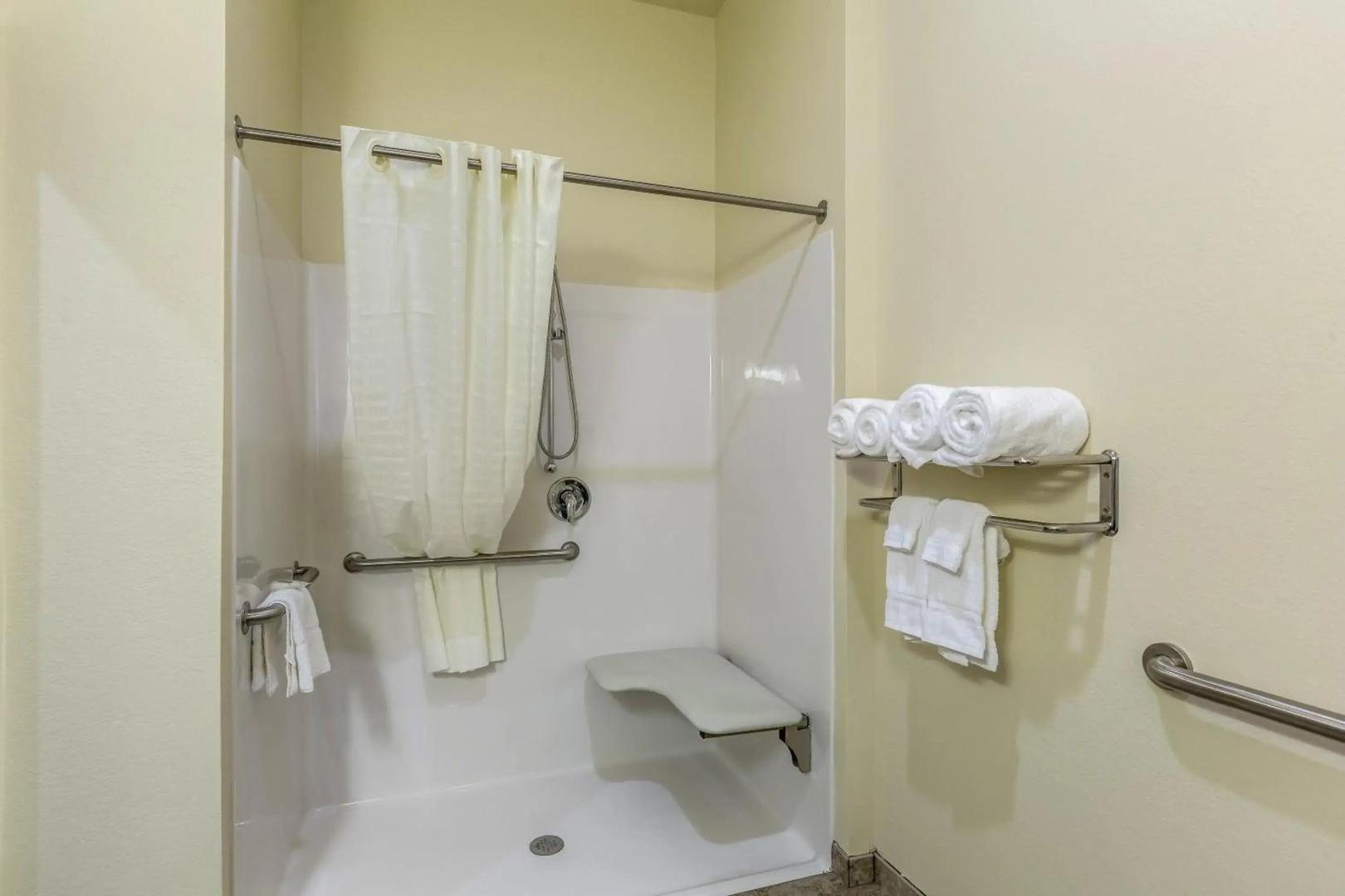 Cobblestone Hotel & Suites – Stevens Point