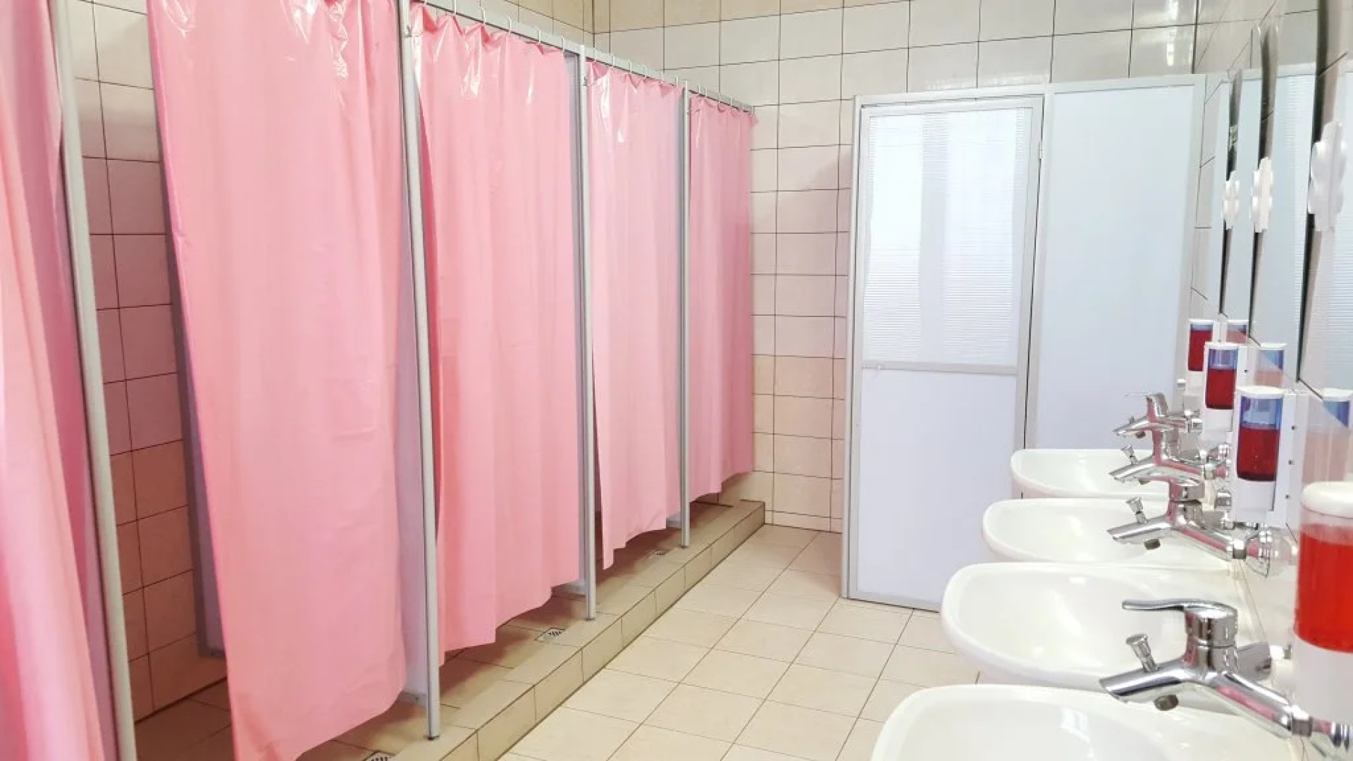 Искра Хостел
