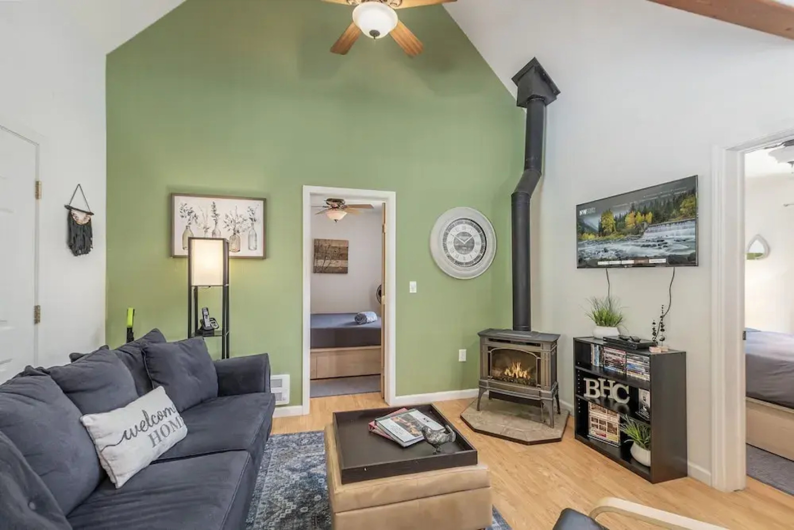 Beaver Hill Cabin Near Plain 2 Bedroom Home by NW Comfy Cabins by RedAwning