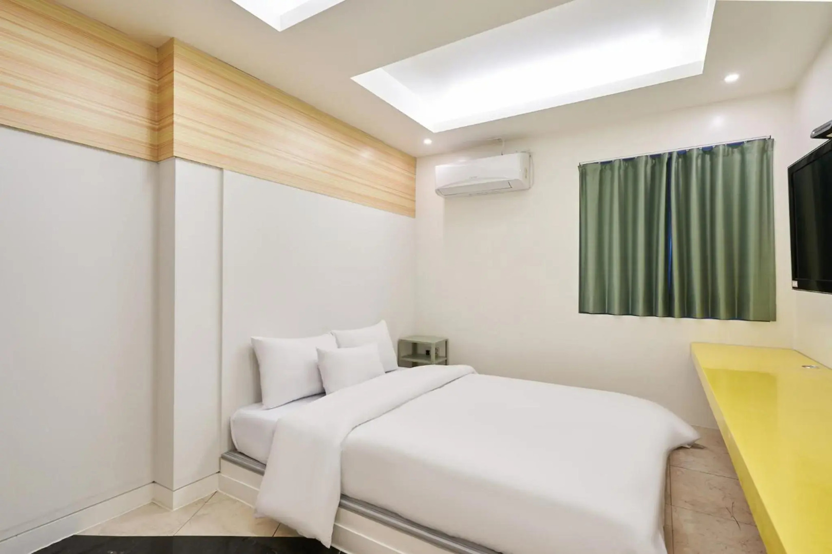 Show Hotel