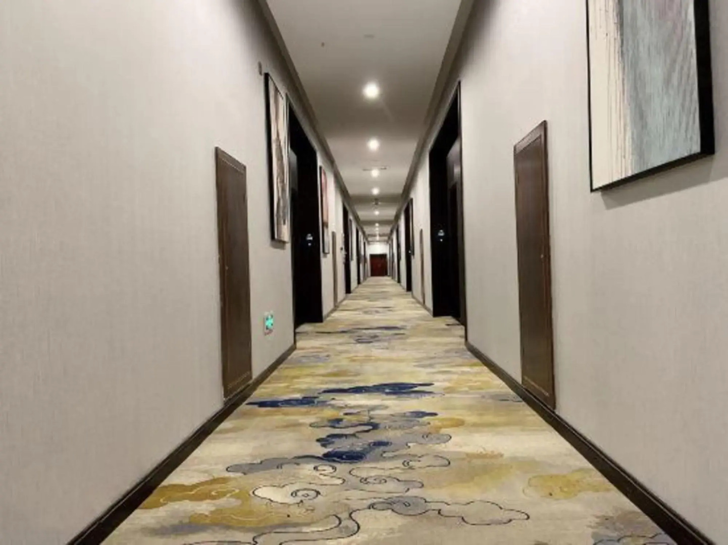 Longcheng Business Hotel